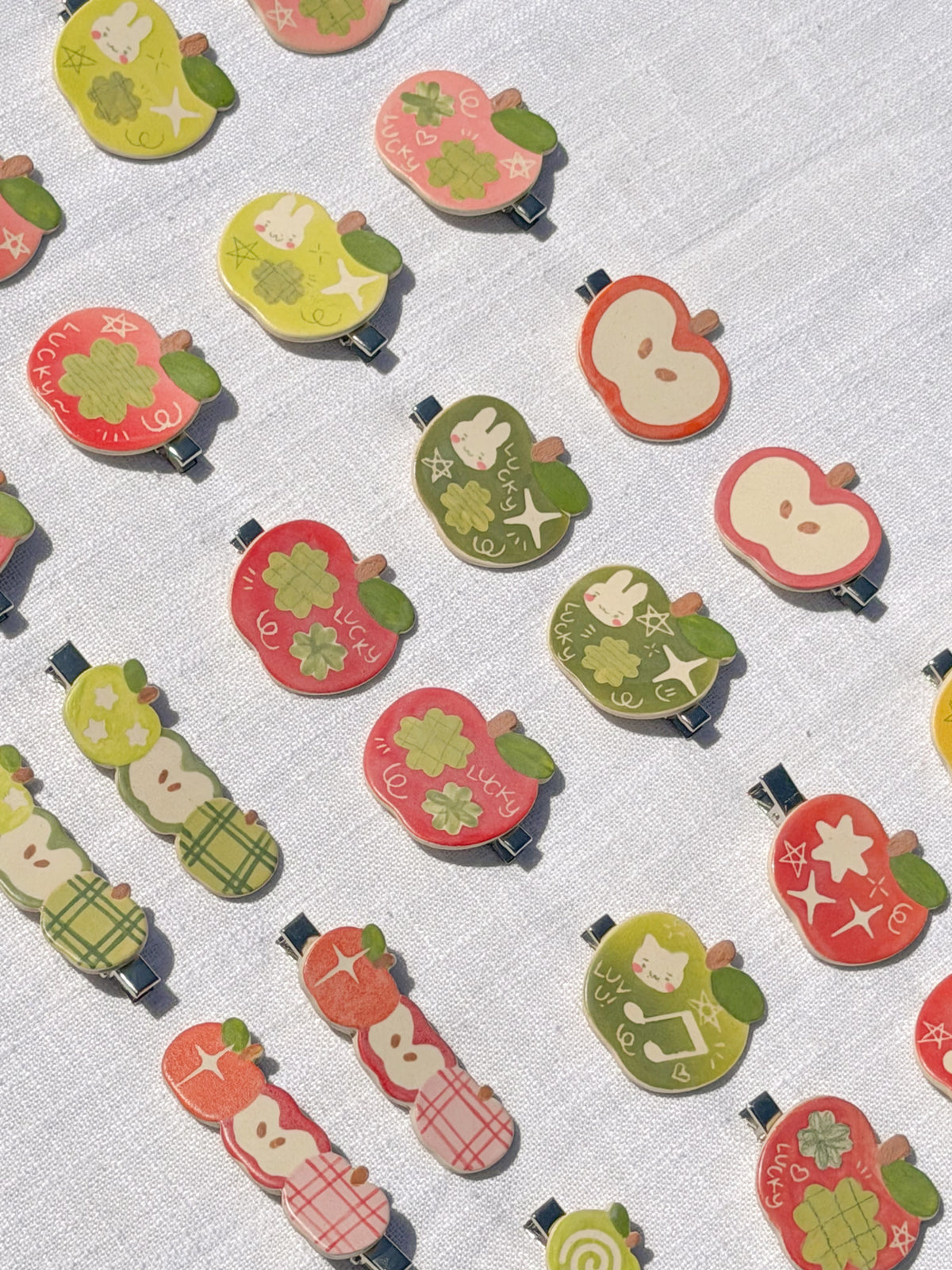 apple hair clip (fuji)