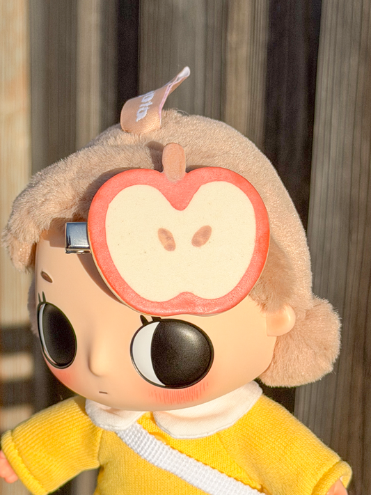 apple hair clip (fuji)