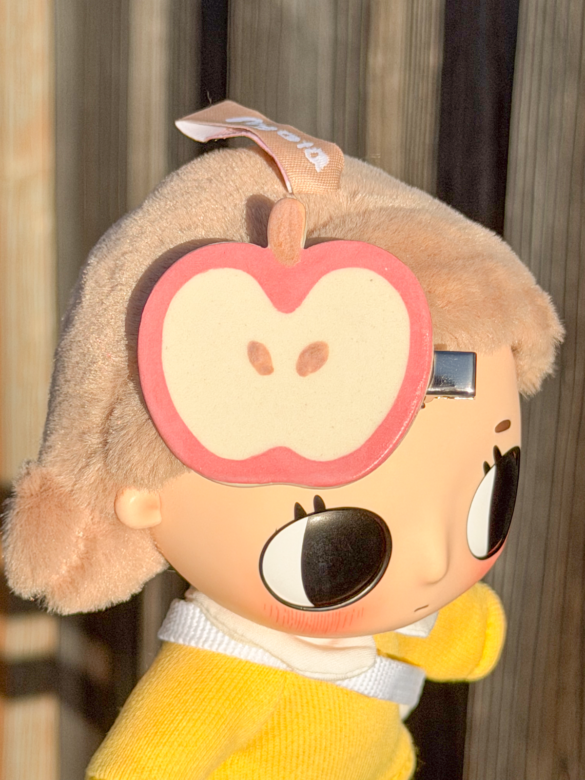 apple hair clip (fuji)