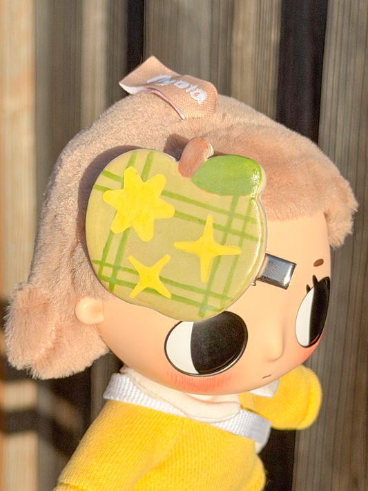 apple hair clip (shizuka)